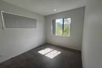 1373A  East Coast Road, Albany