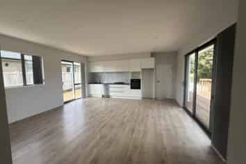 1373A  East Coast Road, Albany