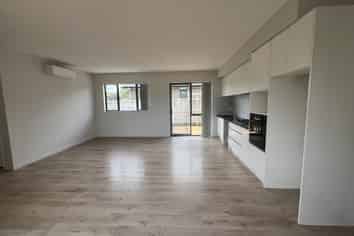 1373A  East Coast Road, Albany