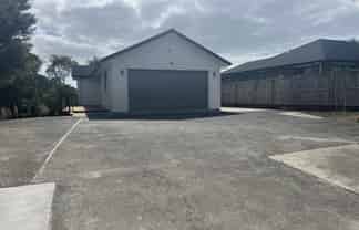 1373A  East Coast Road, Albany