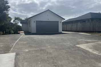 1373A  East Coast Road, Albany