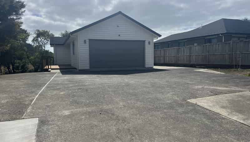 1373A  East Coast Road, Albany