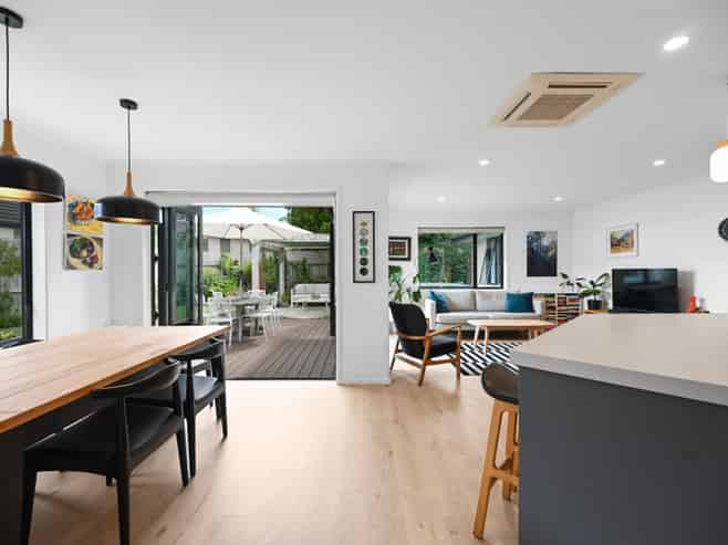 19 Connor Court, Huntington