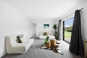 8 Gracefield Place, Huntington