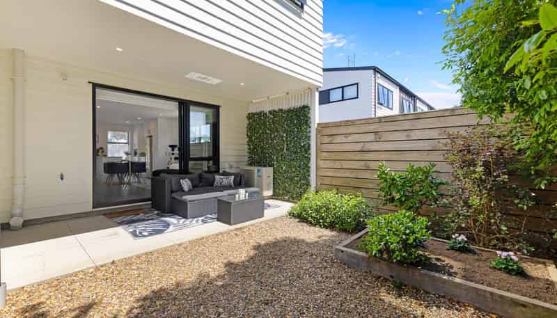 8 Whakahui Lane, Mangere Bridge