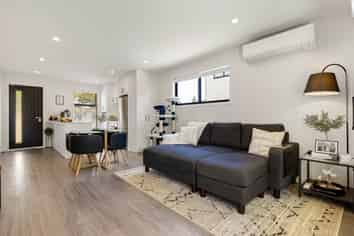 8 Whakahui Lane, Mangere Bridge