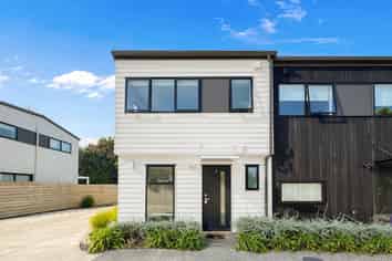 8 Whakahui Lane, Mangere Bridge