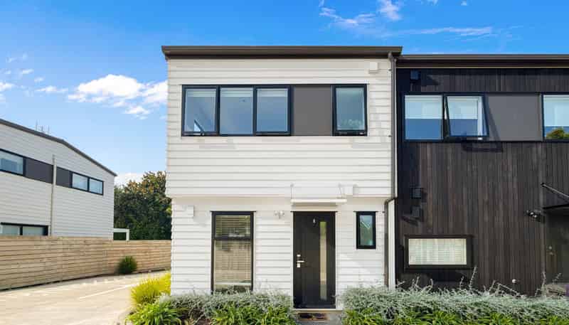 8 Whakahui Lane, Mangere Bridge