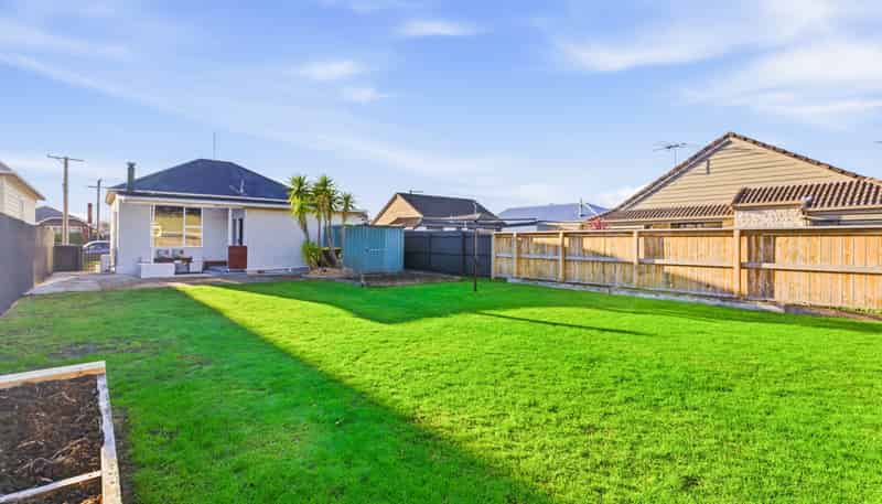 8 East Avenue, Saint Kilda