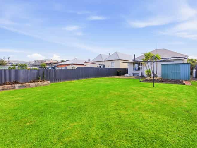 8 East Avenue, Saint Kilda