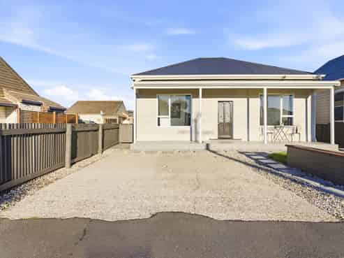 8 East Avenue, Saint Kilda