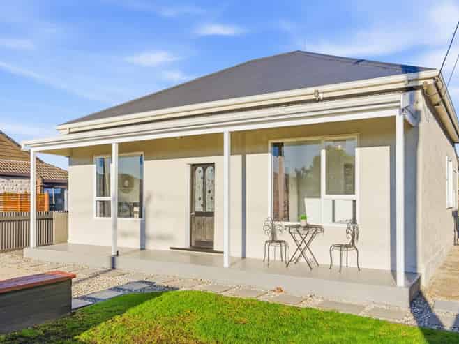 8 East Avenue, Saint Kilda