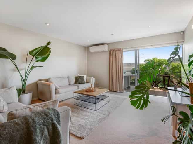 207/252 Centreway Road, Orewa