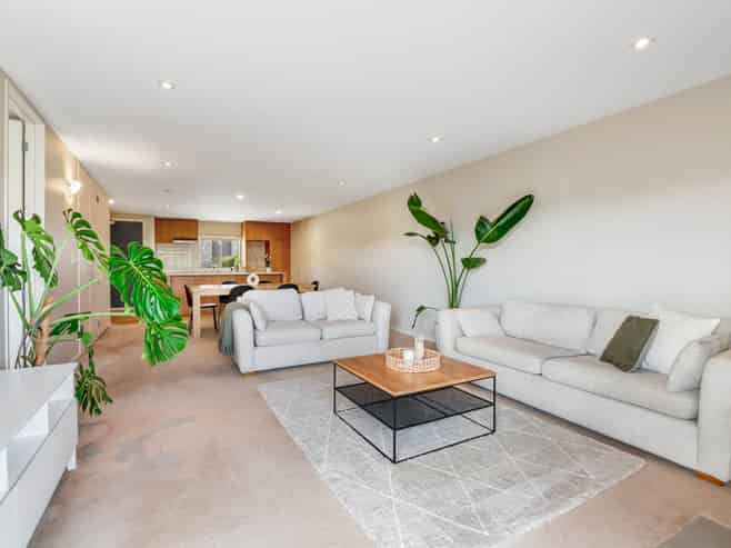 207/252 Centreway Road, Orewa