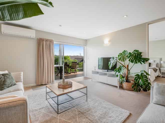 207/252 Centreway Road, Orewa