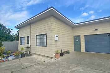 8B Trewin Street, Feilding