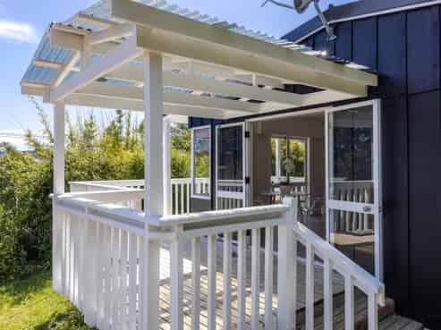 31 Putiki Road, Ostend