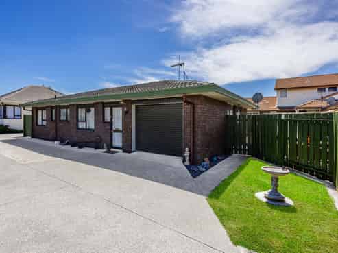 2/3 West Street, Papakura