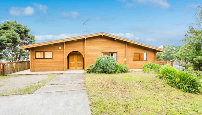 627 East Coast Road, Browns Bay