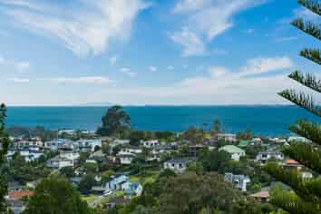 627 East Coast Road, Browns Bay