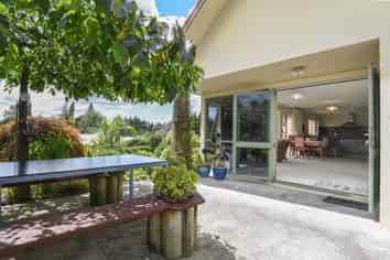 2 Brook Place, Springfield