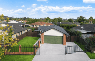 8 Carisbrook Crescent, Papakura