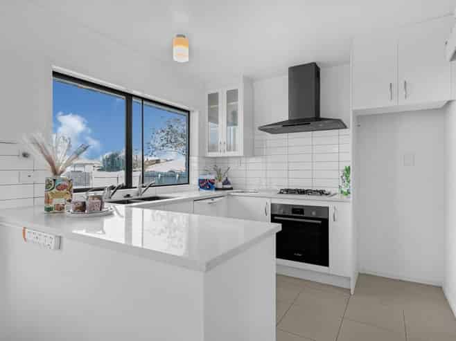 1/6 Tina Place, Sunnyhills