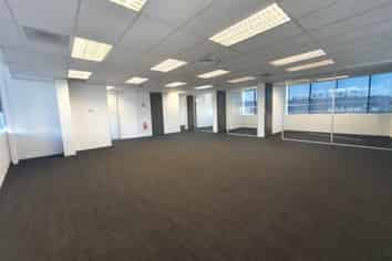 APOLLO DRIVE OFFICE DEAL - BELOW MARKET!
