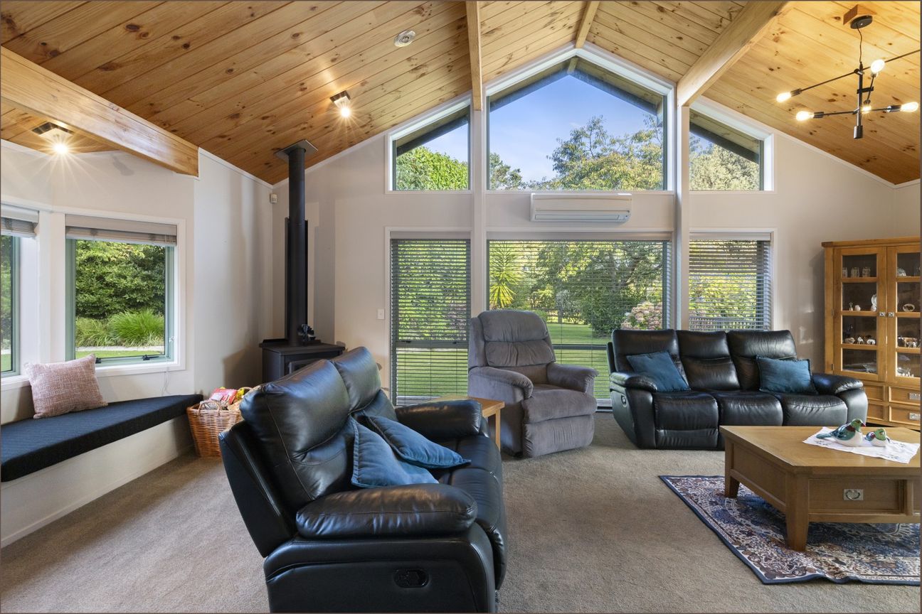 A Private Retreat in a Beautiful Estate Setting - Więcej