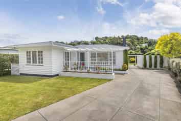 27 Cluny Road, Plimmerton