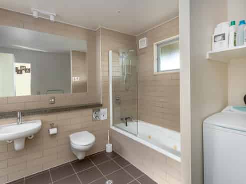 11 Nunu Drive, Flat Point