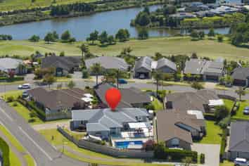 1 Benmore Crescent, Pyes Pa