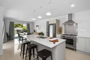 1 Benmore Crescent, Pyes Pa