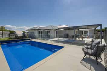 1 Benmore Crescent, Pyes Pa