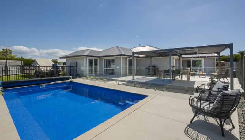 1 Benmore Crescent, Pyes Pa