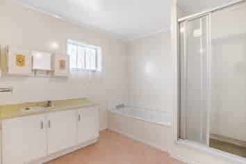 2/12 Russell Road, Manurewa