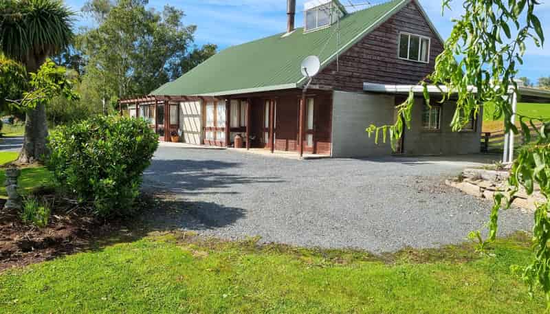 6 and 18 Michies Road, Balclutha