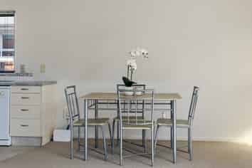 128F Sixteenth Avenue, Avenues