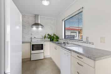 128F Sixteenth Avenue, Avenues