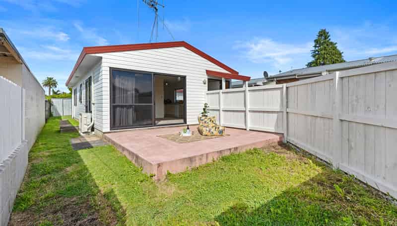 128F Sixteenth Avenue, Avenues