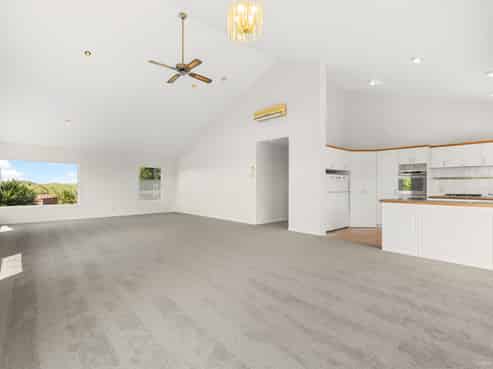 1966 Awhitu Road, Pollok