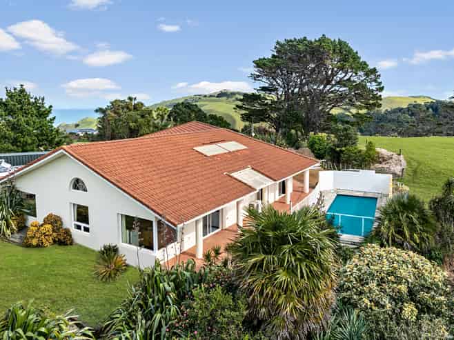 1966 Awhitu Road, Pollok