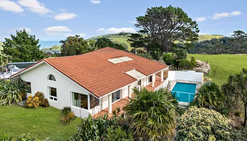 1966 Awhitu Road, Pollok