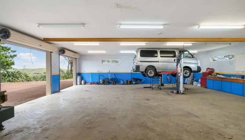 1966 Awhitu Road, Pollok