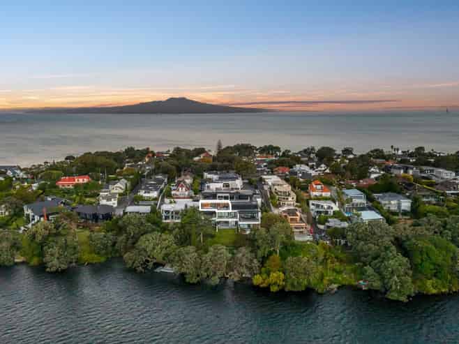 10/258 Hurstmere Road, Takapuna