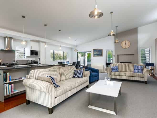 29 Beach Road Waikawa, Picton