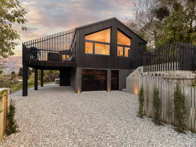 8 Lochy Road, Fernhill