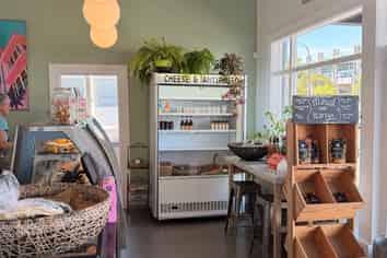 High profile corner site for lease - Napier South