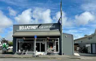 High profile corner site for lease - Napier South