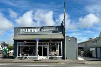 High profile corner site for lease - Napier South